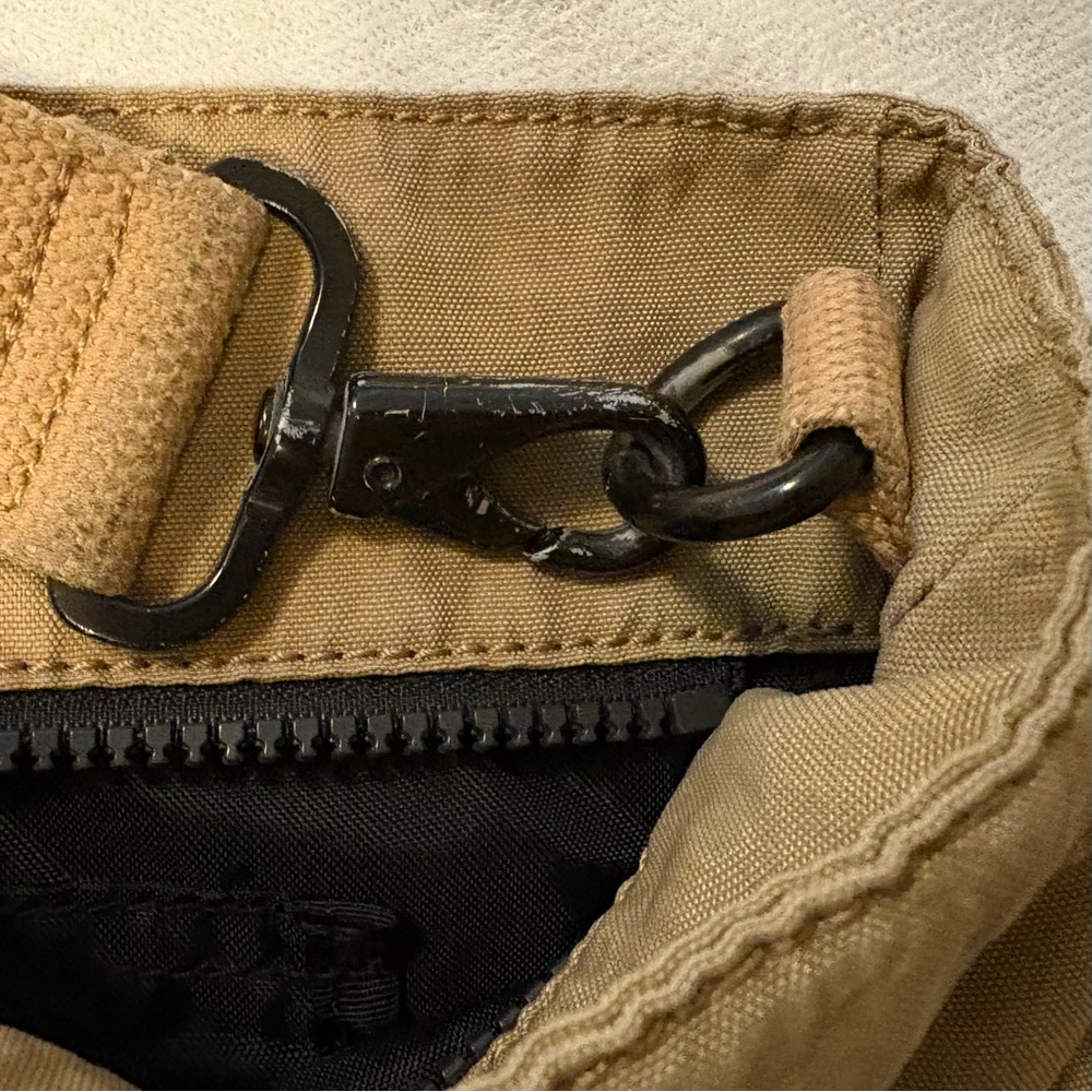 Y2K Kipling Tan Messenger Bag with Keychain - Picture 11 of 13